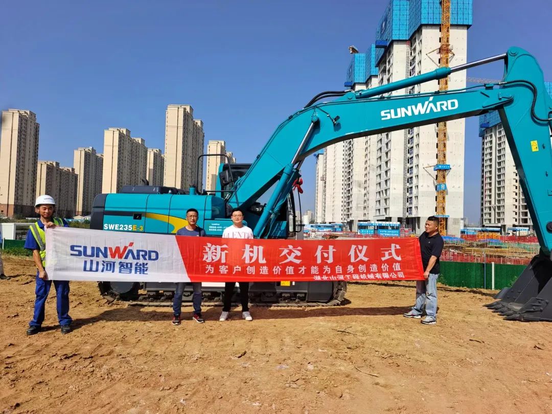全款拿下！安博电竞·（anbo）官方网站
智能挖掘机奔赴工地一线