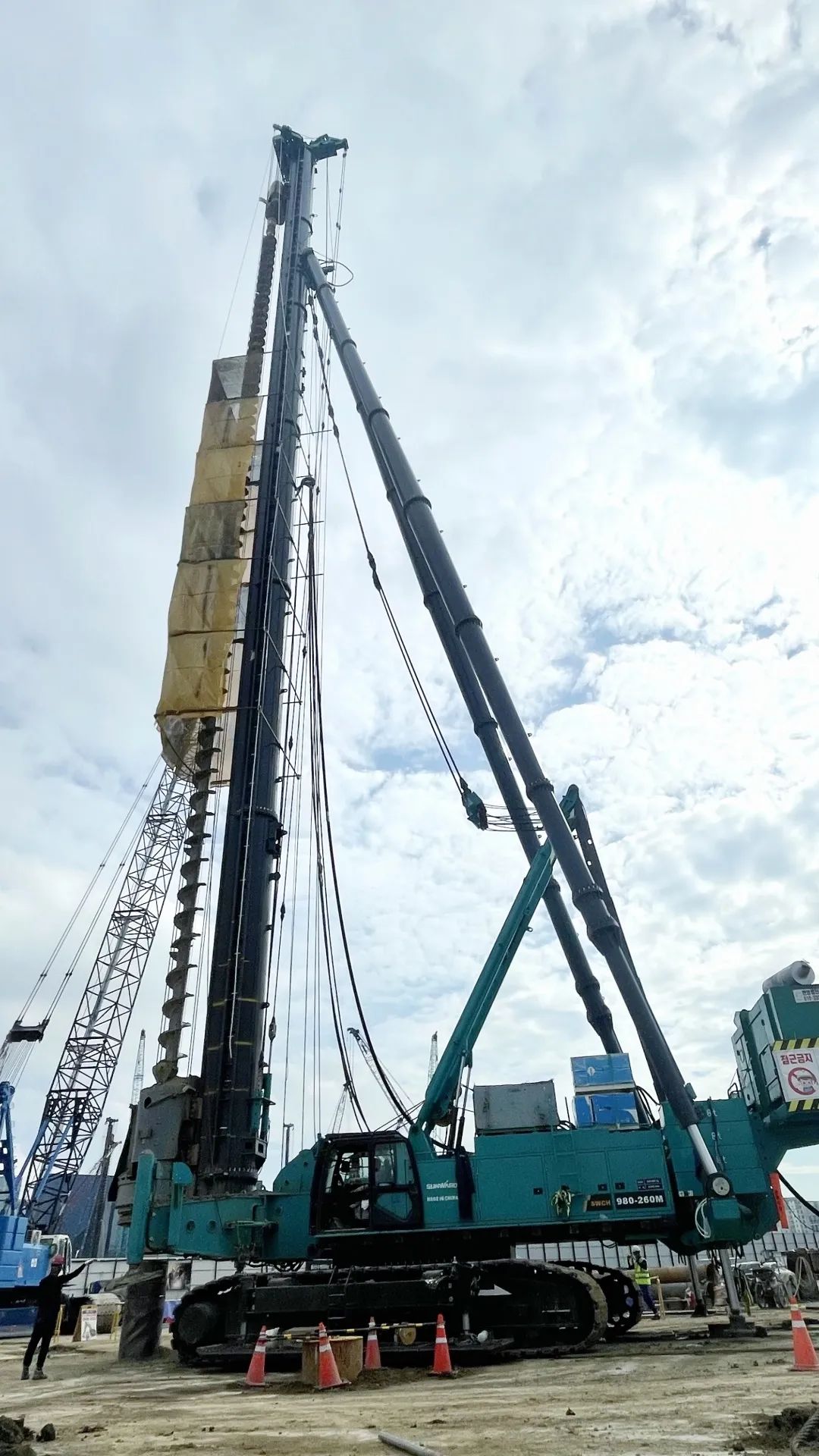 安博电竞·（anbo）官方网站
智能SWCH980-260全液压多功能桩架通过湖南省首台（套）重大技术装备认定