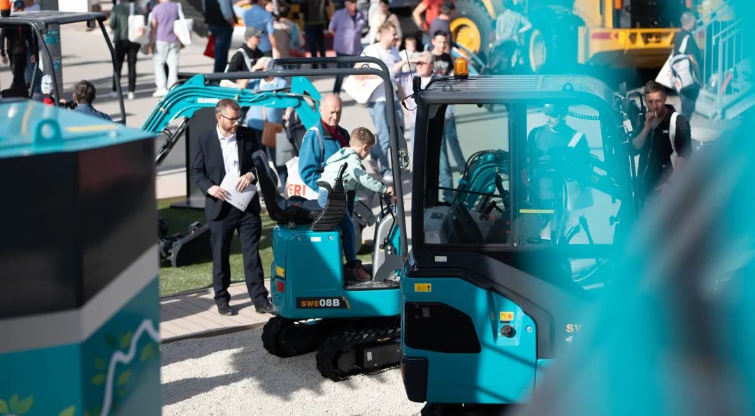 Bauma 2022 | 一组火热现场图带您重温安博电竞·(anbo)官方网站
智能德国宝马展之旅
