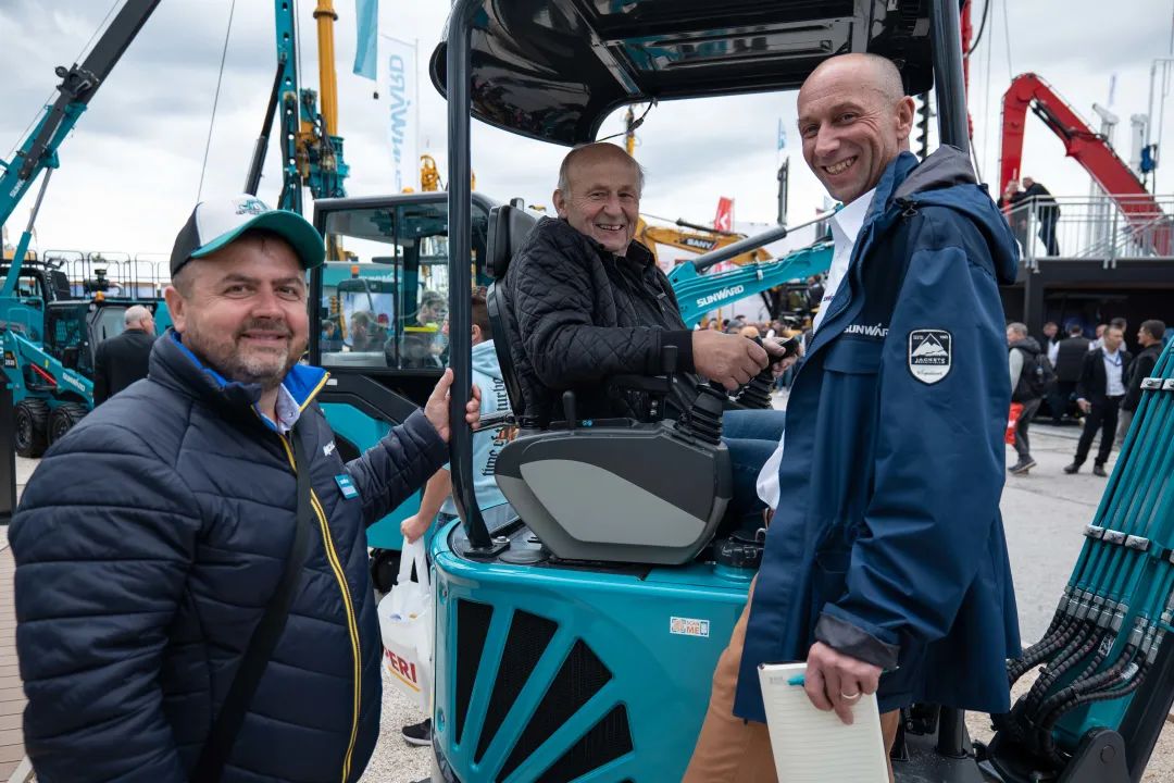 Bauma 2022 | 一组火热现场图带您重温安博电竞·(anbo)官方网站
智能德国宝马展之旅