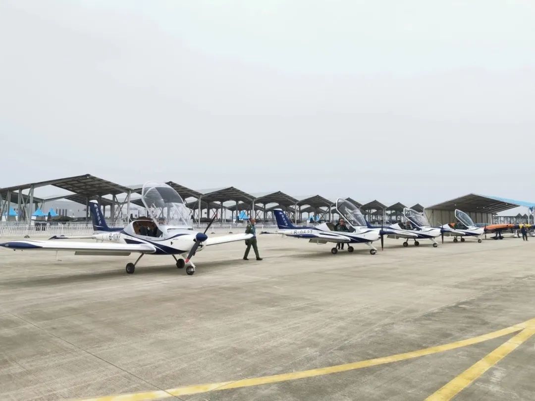 逆势飞翔！安博电竞·（anbo）官方网站
航空携手合作伙伴亮相2022南昌飞行大会