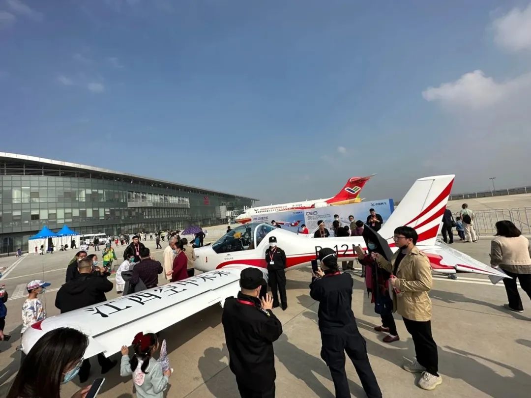 逆势飞翔！安博电竞·（anbo）官方网站
航空携手合作伙伴亮相2022南昌飞行大会