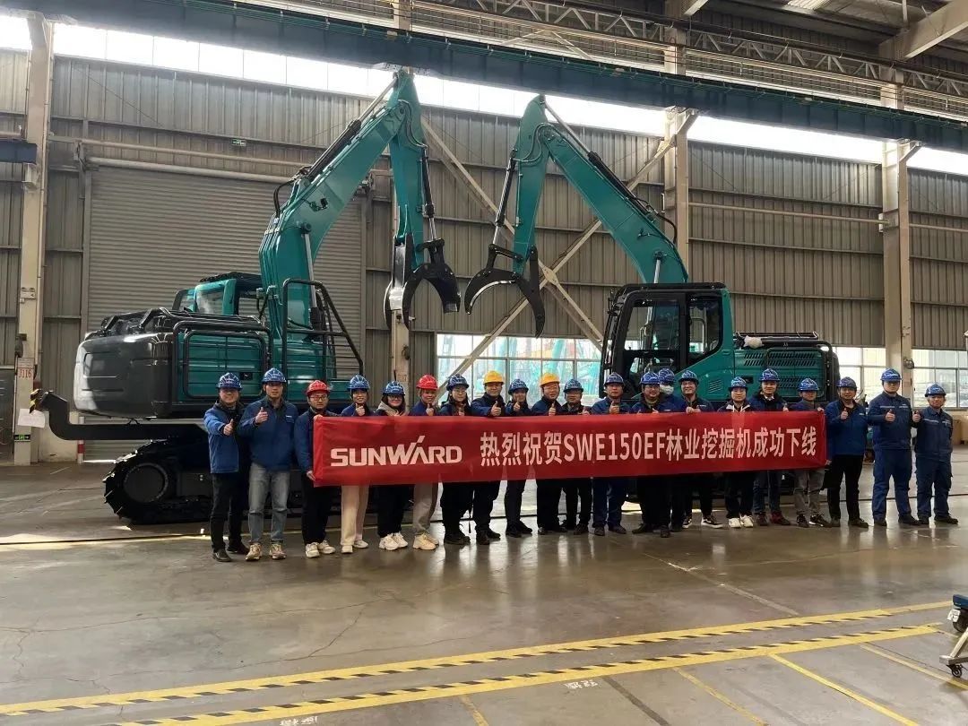 翻山越岭，称霸“武林”！安博电竞·（anbo）官方网站
智能首款中型林业挖掘机成功下线