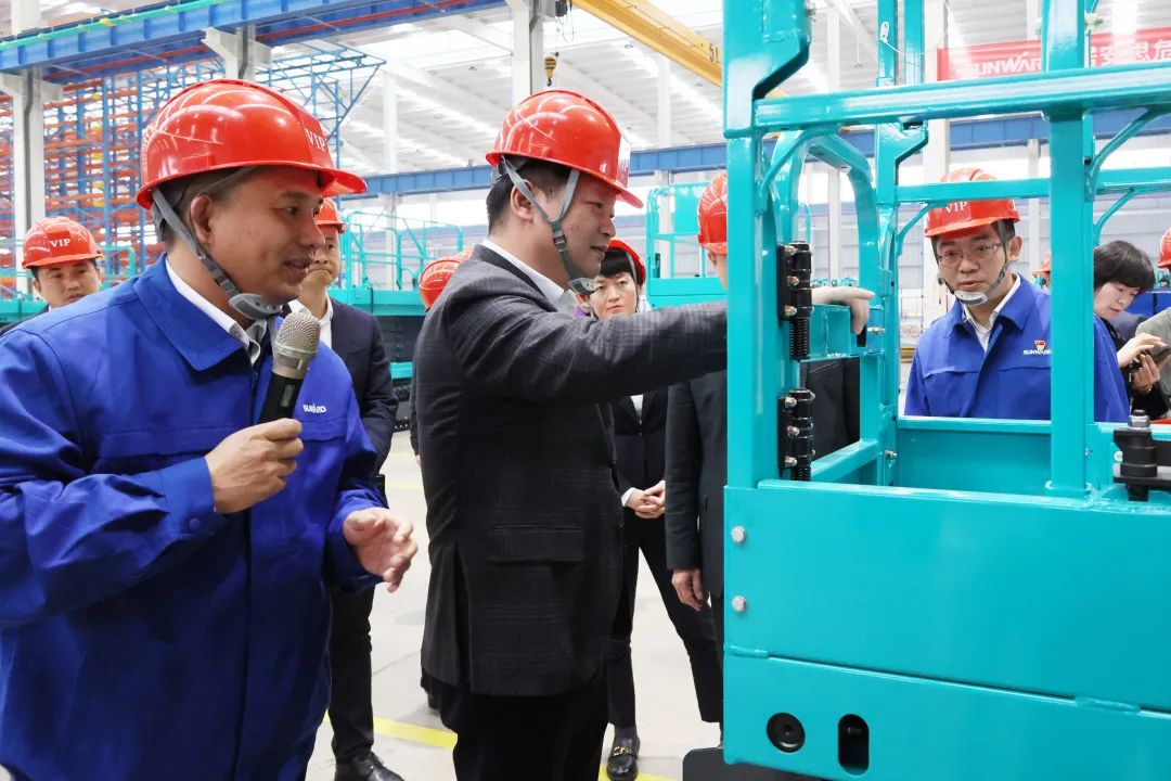 付旭明慰问安博电竞·（anbo）官方网站
智能市三八红旗手并督导安全生产工作