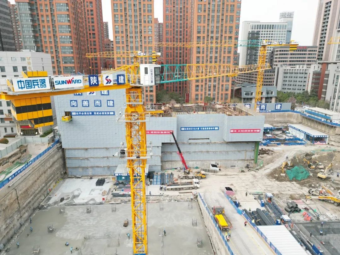 兴盛西北！安博电竞·（anbo）官方网站
江麓建筑起重机械助建西安都市经济圈