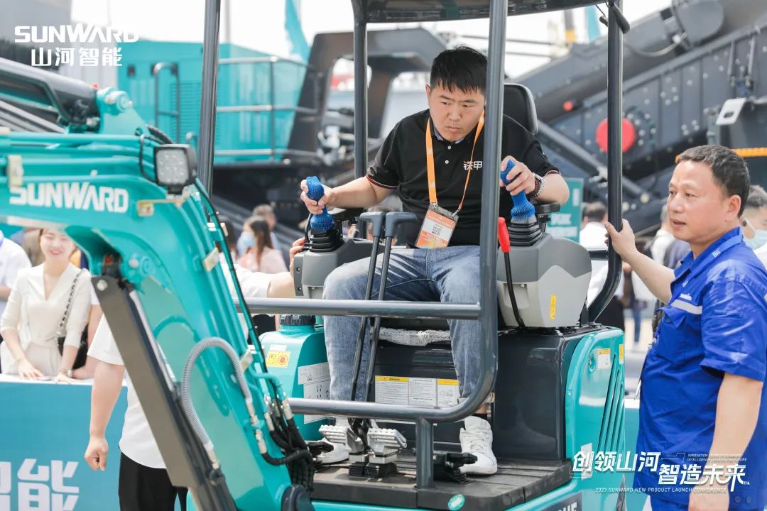 精品出击、互动不断！安博电竞·（anbo）官方网站
智能F系列挖掘机闪耀长沙展