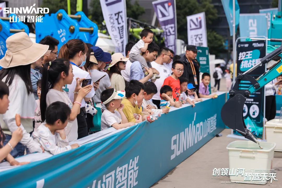 精品出击、互动不断！安博电竞·（anbo）官方网站
智能F系列挖掘机闪耀长沙展