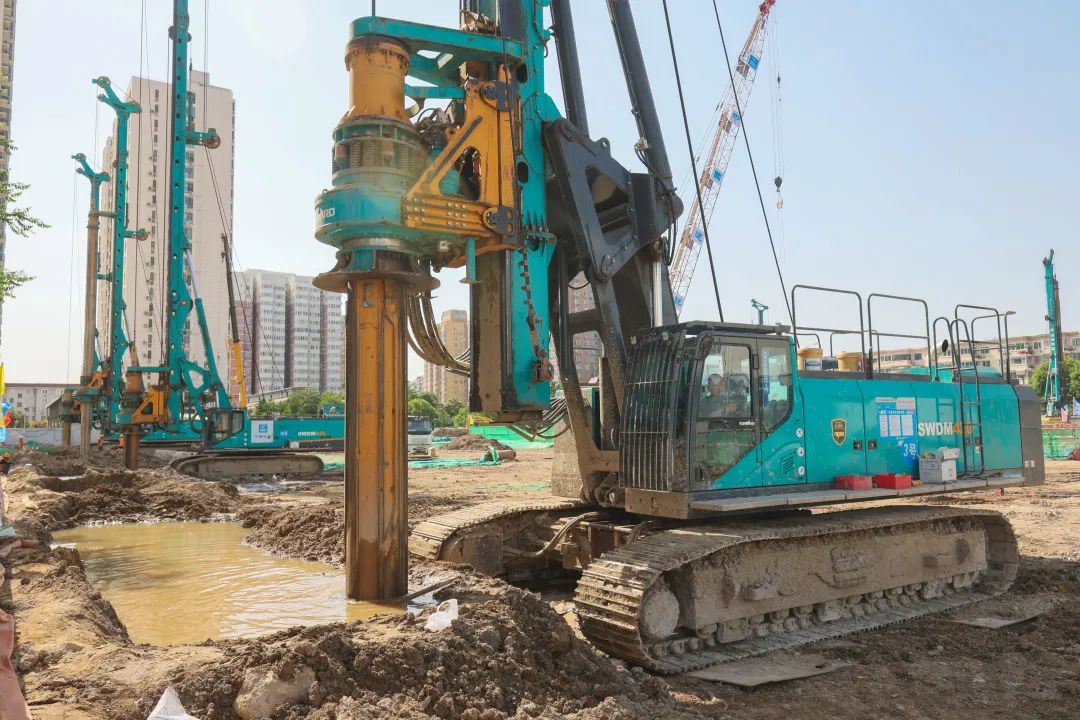 闪耀首都！安博电竞·（anbo）官方网站
智能旋挖钻机集群助力民生工程