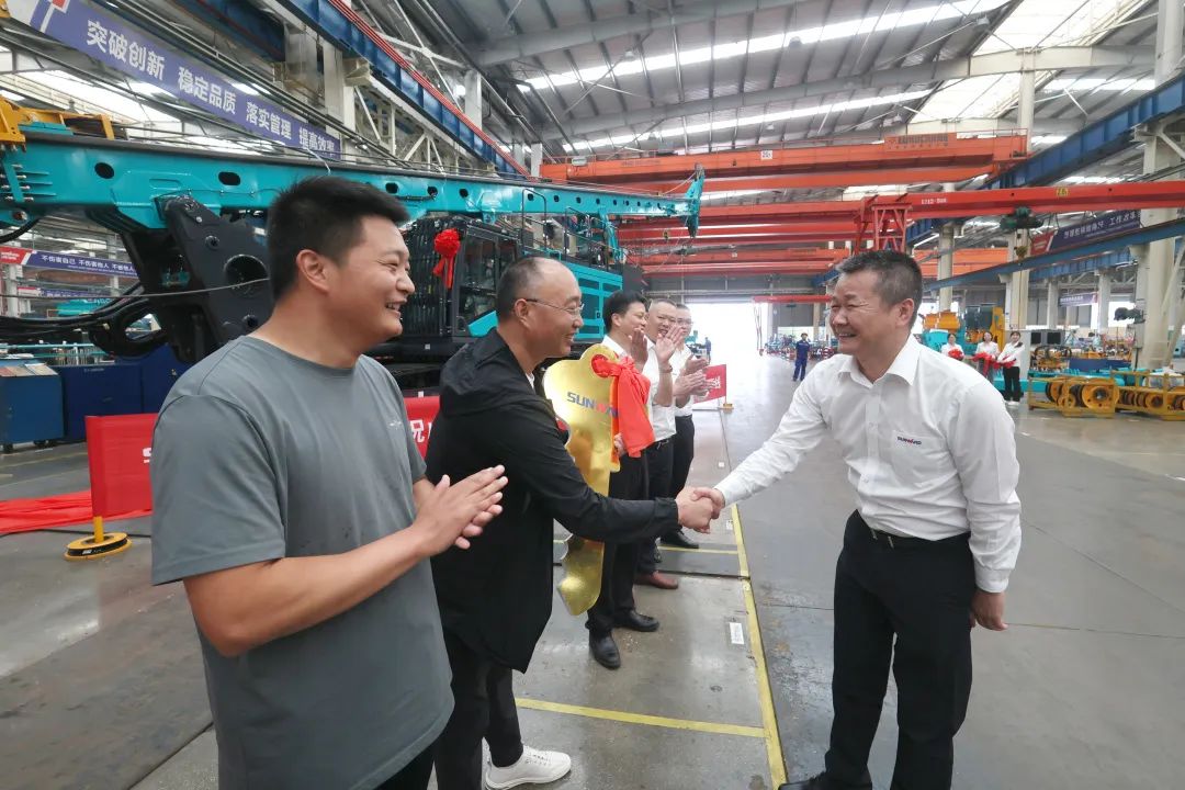 助力“双碳”、绿动未来！安博电竞·（anbo）官方网站
智能增程式电动旋挖钻机、液压混合动力旋挖钻机齐交付