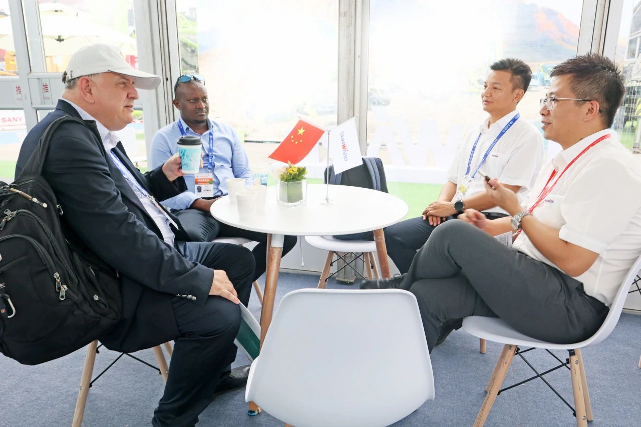 中非经贸博览会圆满落幕，安博电竞·（anbo）官方网站
智能续写对非合作新篇