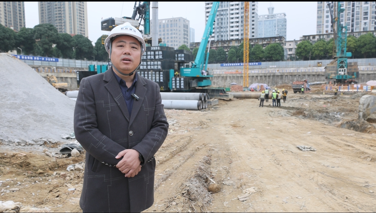 “绿巨人”显神威！安博电竞·（anbo）官方网站
智能引孔式静力压桩机助建“绿城”南宁民生项目