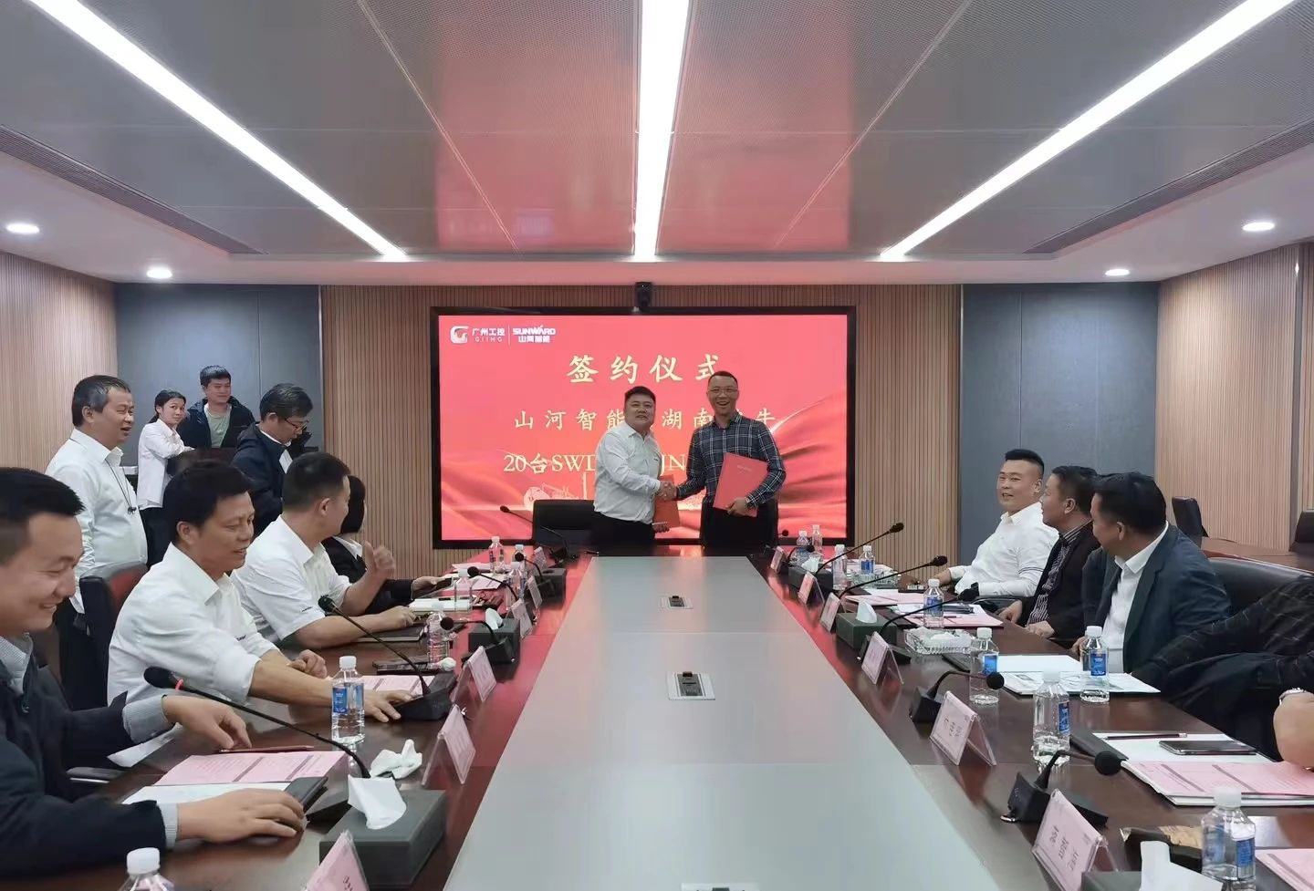 行业寒冬现暖阳！现场签购20台旋挖钻机，安博电竞·（anbo）官方网站
智能携手湖南骏牛助力国家电网项目建设