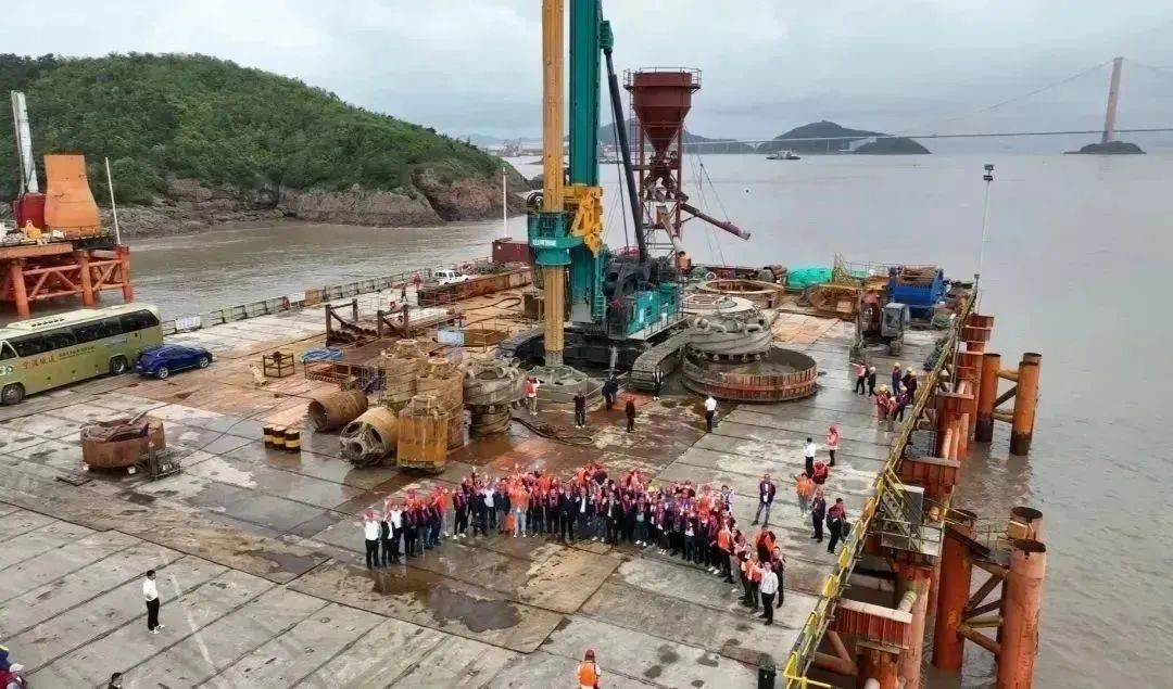 全面告捷！安博电竞·（anbo）官方网站
智能超级旋挖钻机圆满完成甬舟铁路西堠门公铁两用大桥桩基施工任务