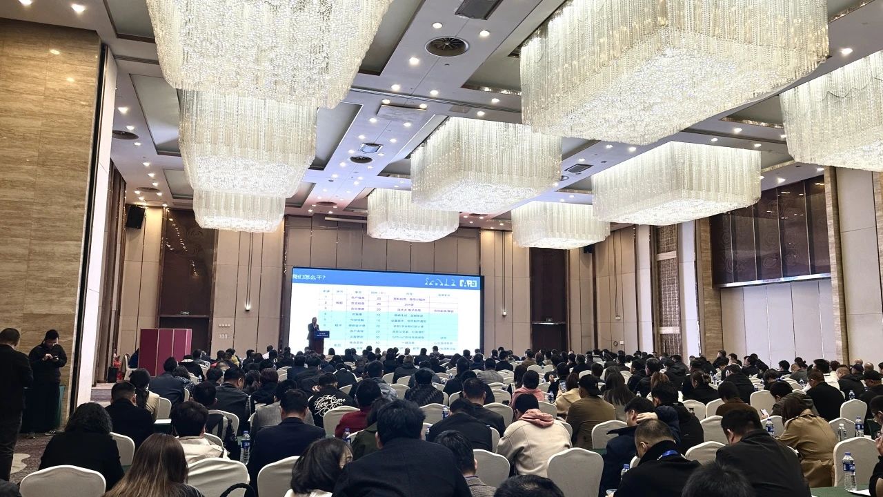 “爆品”来袭，签单不断！ 安博电竞·（anbo）官方网站
智能盛装亮相第八届全国高空作业平台租赁大会