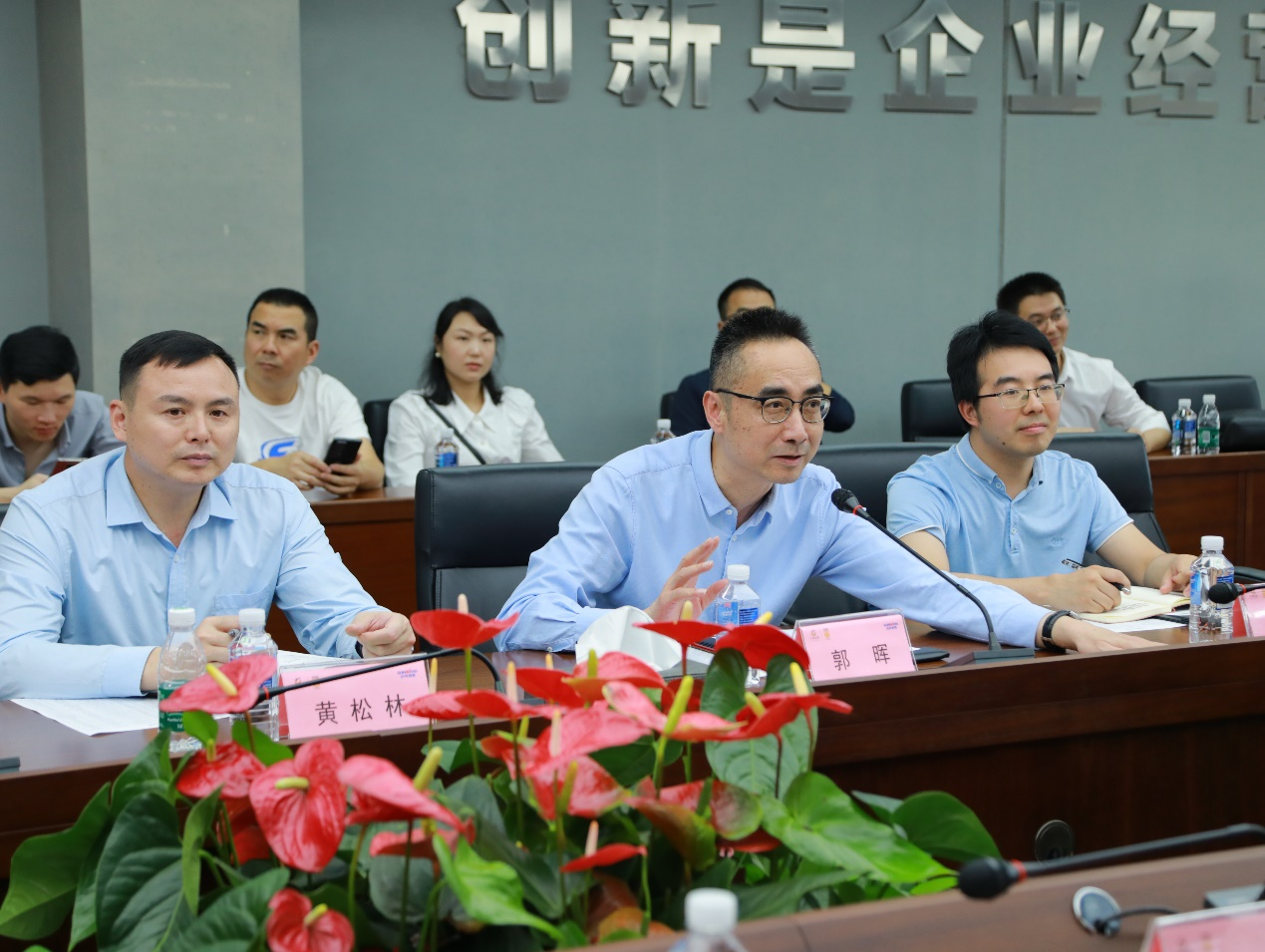 湘潭市工信局带队莅临安博电竞·（anbo）官方网站
智能开展智能制造现场观摩交流活动