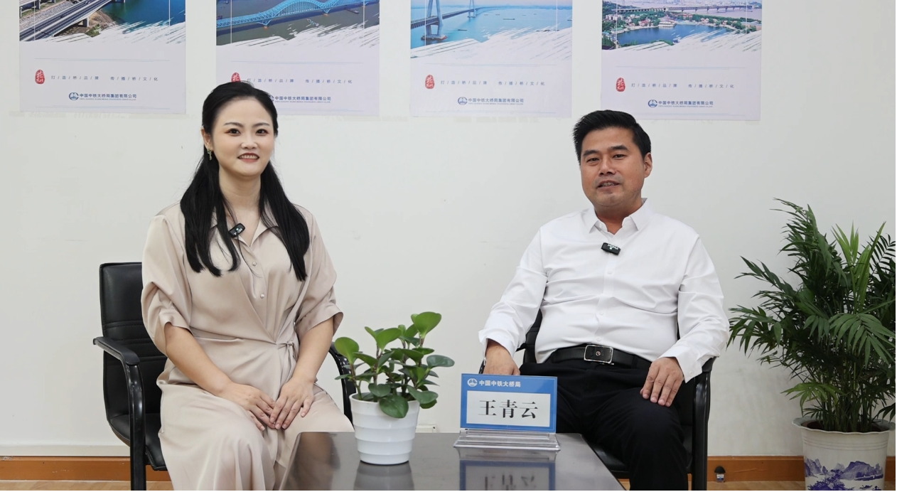 先导式创新，再推电动新品！安博电竞·（anbo）官方网站
智能SWDM520EE增程式旋挖钻机推介会成功举办