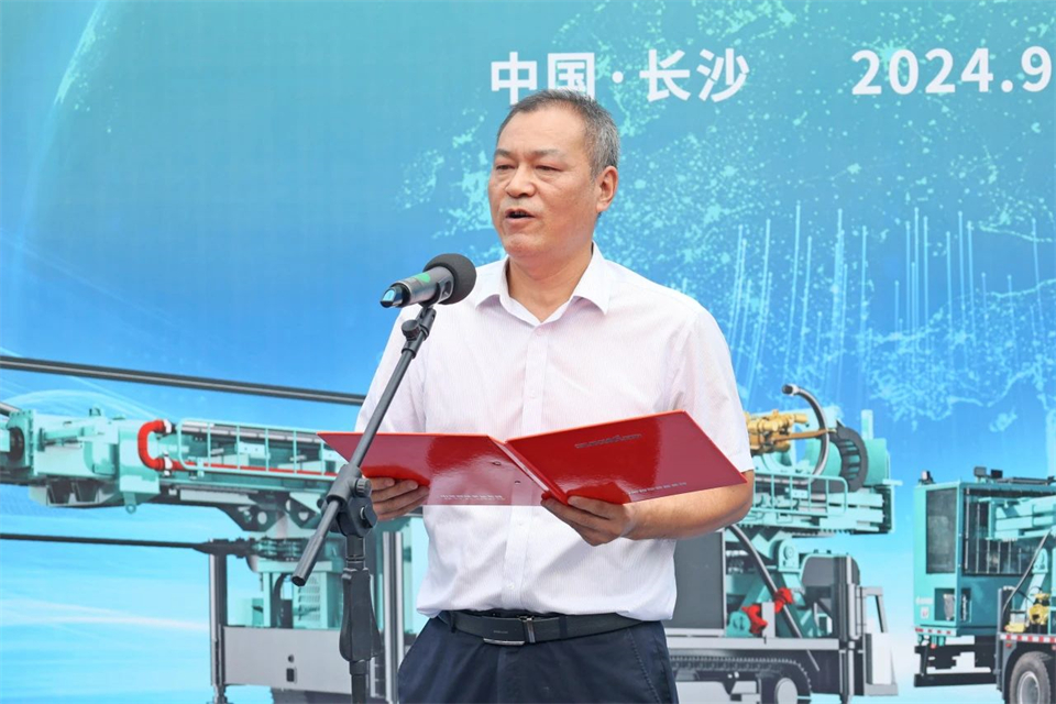 引领绿色科技新篇章！安博电竞·（anbo）官方网站
智能新能源钻机成功交付