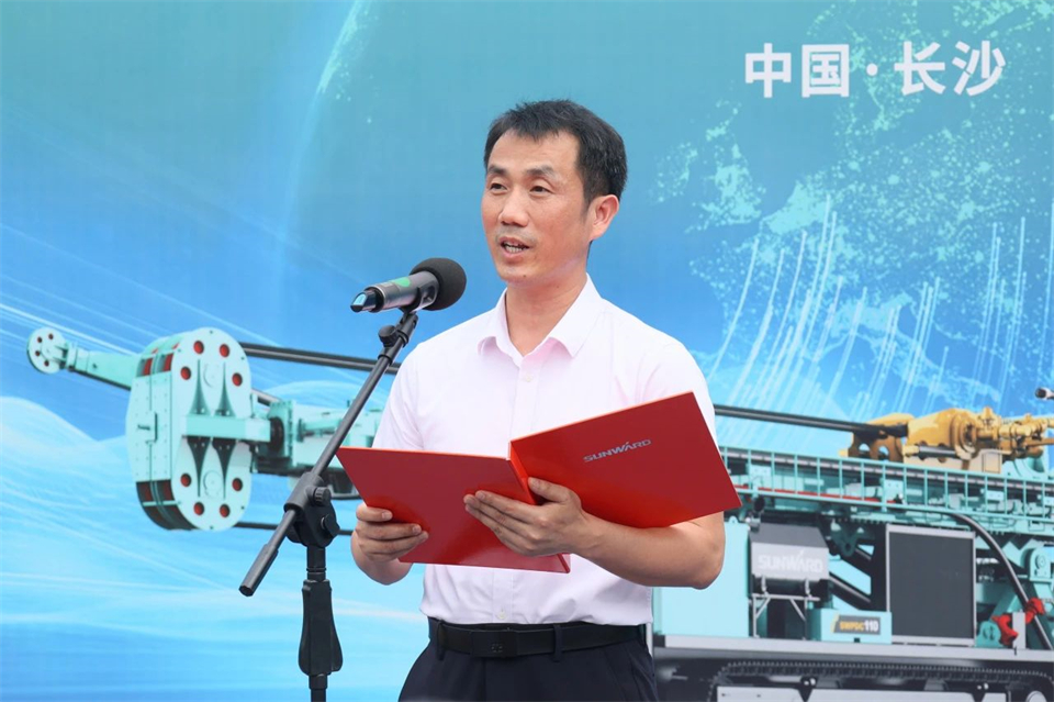 引领绿色科技新篇章！安博电竞·（anbo）官方网站
智能新能源钻机成功交付