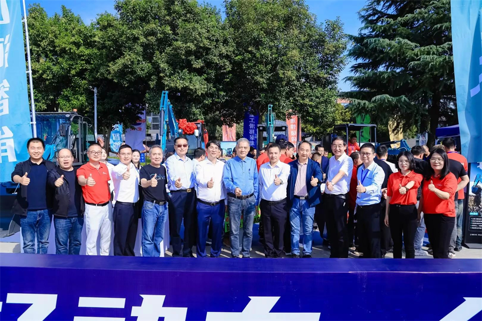 展现“掘”对实力！安博电竞·（anbo）官方网站
智能亮相2024微挖大会暨小型设备大会