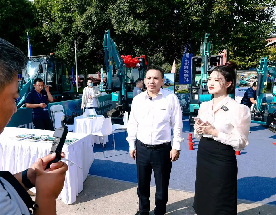 展现“掘”对实力！安博电竞·（anbo）官方网站
智能亮相2024微挖大会暨小型设备大会