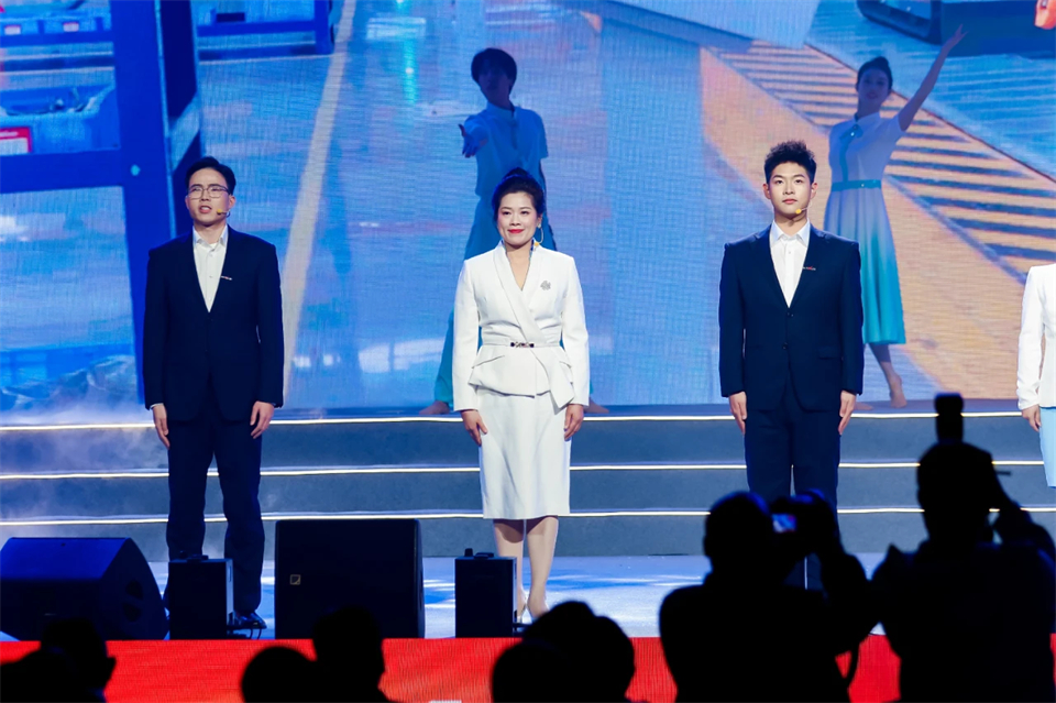 创新引领价值 理想成就未来——庆祝安博电竞·（anbo）官方网站
智能成立25周年表彰大会暨文艺晚会隆重举行