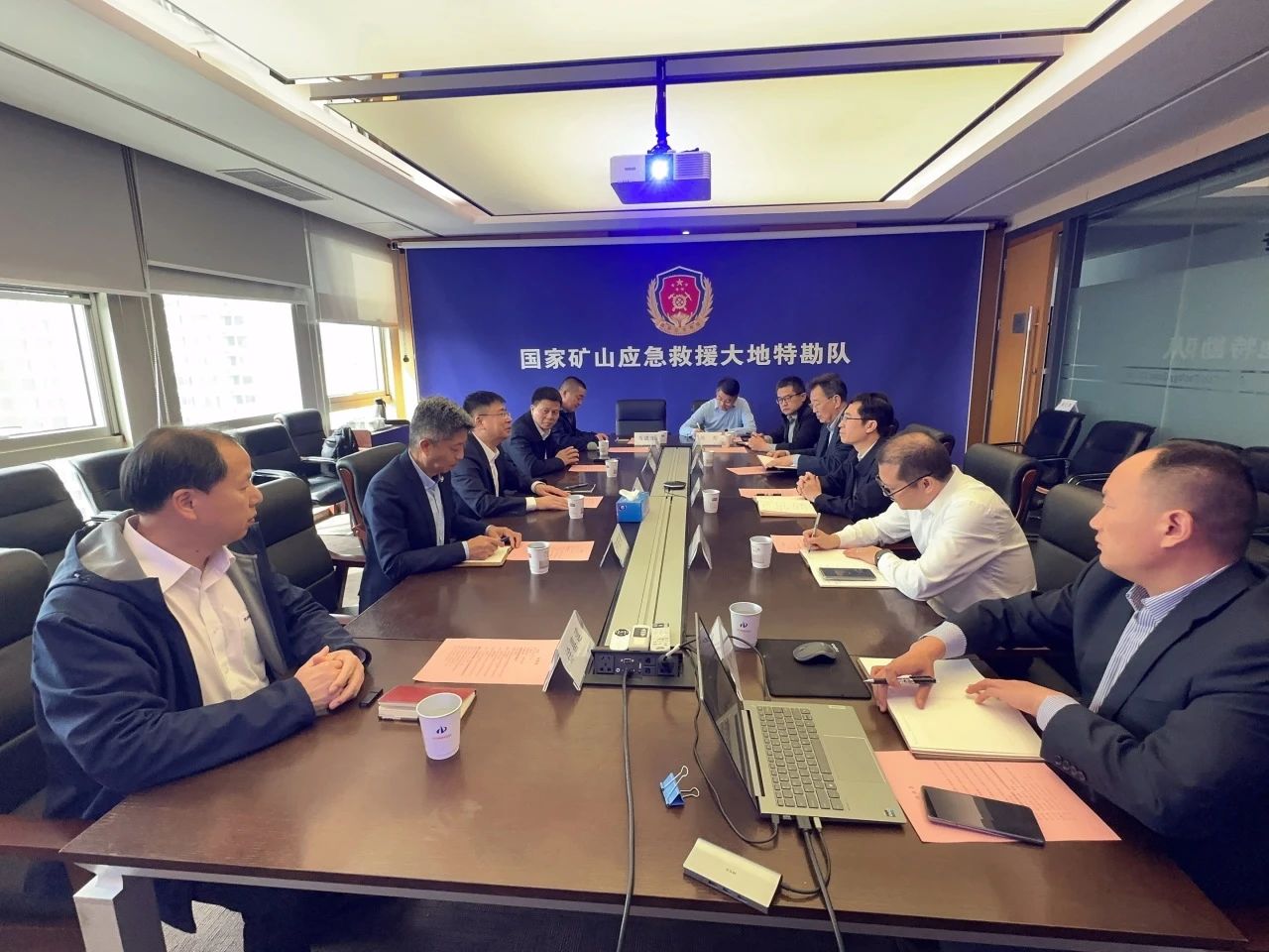 安博电竞·（anbo）官方网站
智能董事长付向东带队拜访中煤地质总局、大地特勘公司