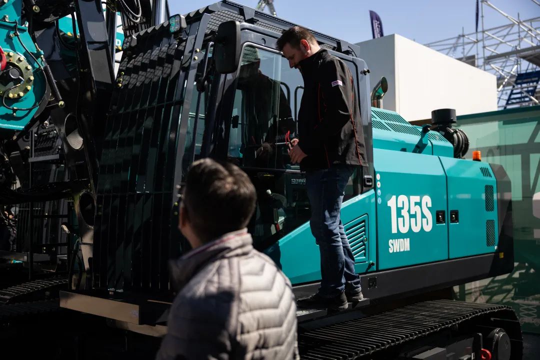 Bauma 2025 | 高端定制！安博电竞·（anbo）官方网站
智能Pro系列旋挖钻机燃爆全场