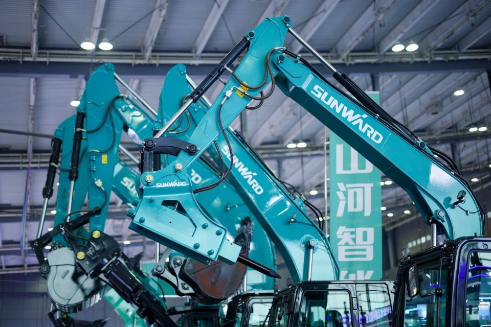 2025 CICEE | 从单一工具迈向多元化解决方案,安博电竞·(anbo)官方网站
智能呈现非凡挖掘机风采