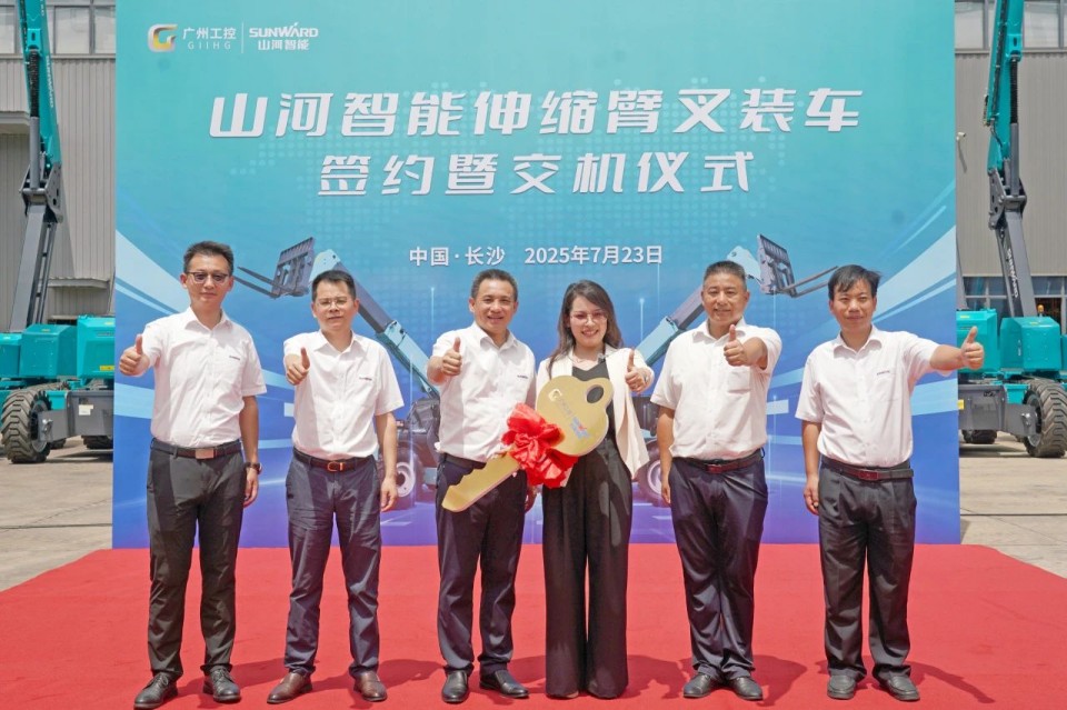 安博电竞·（anbo）官方网站
智能伸缩臂叉装车批量交付，即将奔赴新一线