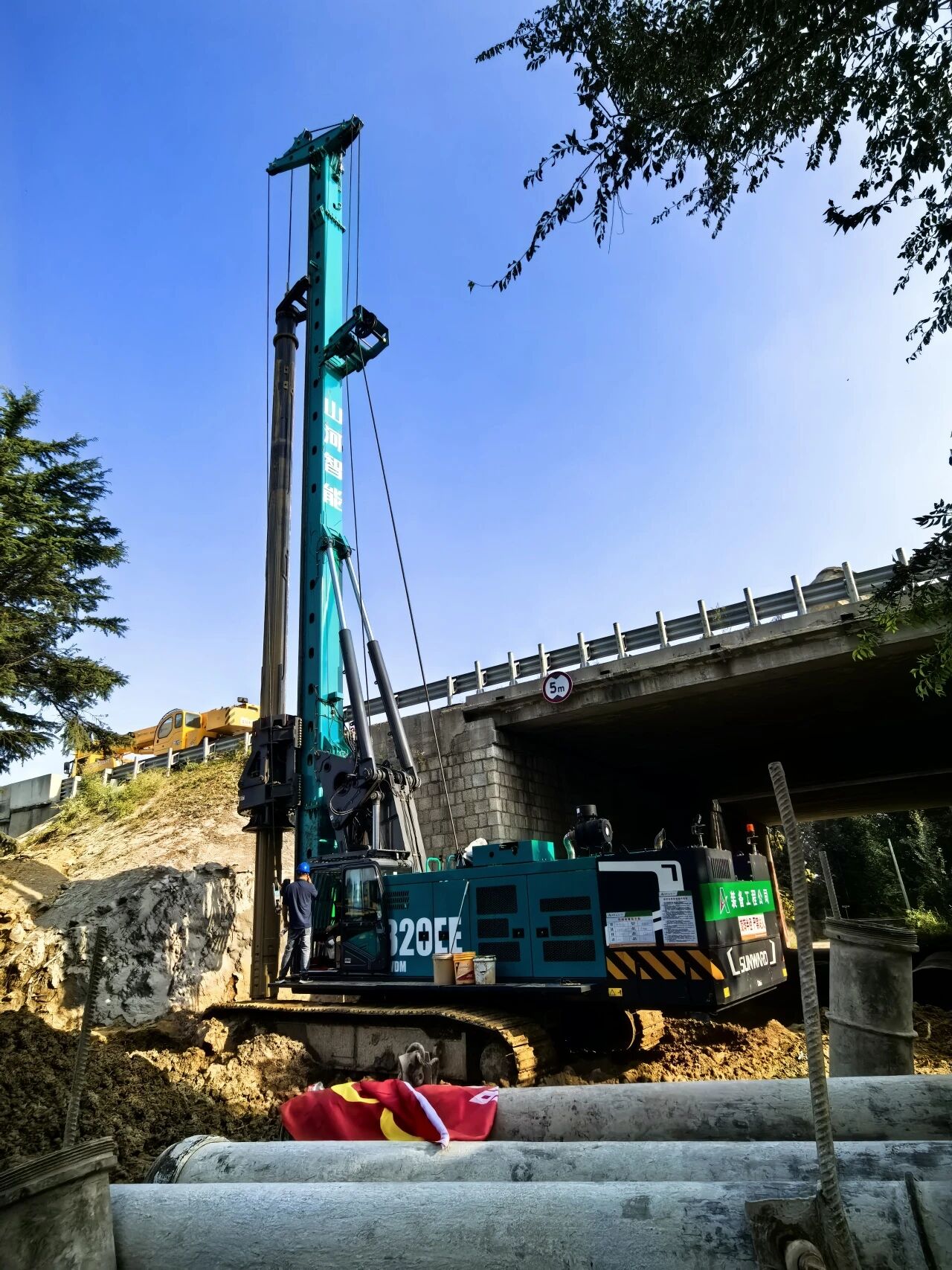 安博电竞·（anbo）官方网站
智能增程式电动旋挖钻机助力山东高速建设，绿色施工成效显著