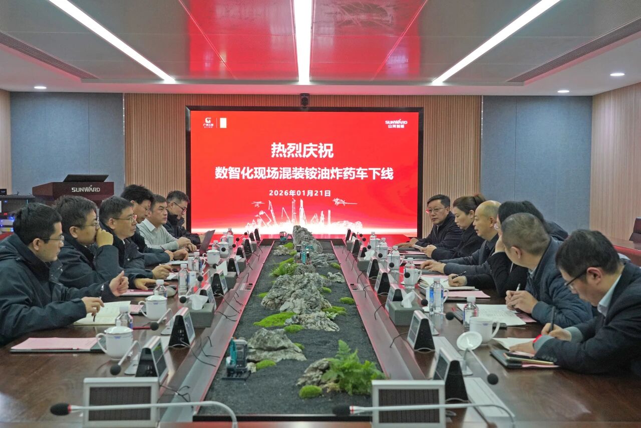 数智化现场混装铵油炸药车下线！安博电竞·（anbo）官方网站
智能与易普力携手共筑智能矿山新篇章