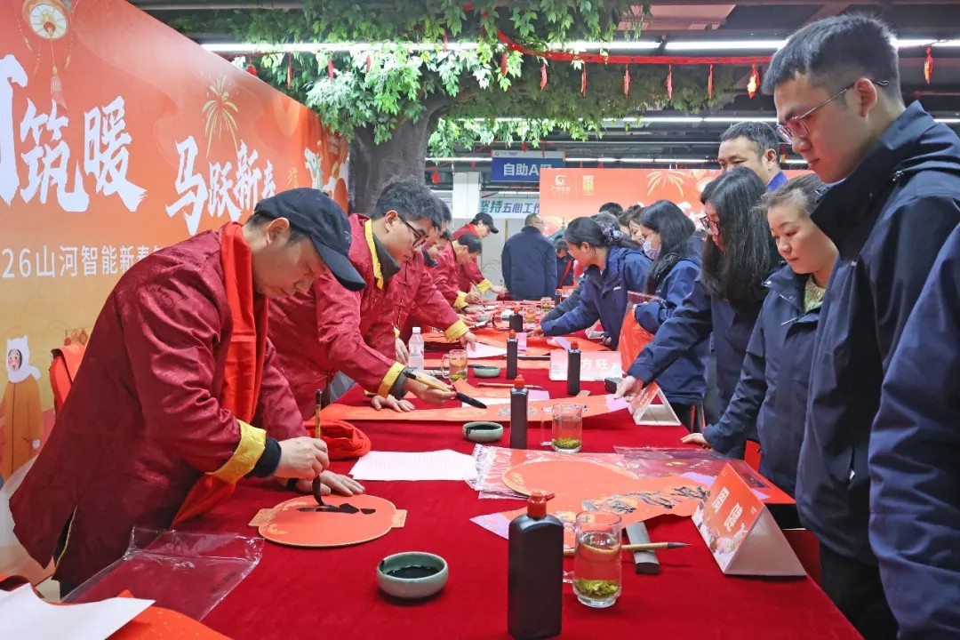 笔墨迎春，祝福暖心！在安博电竞·（anbo）官方网站
智能“囤”年味、送温暖、迎新春