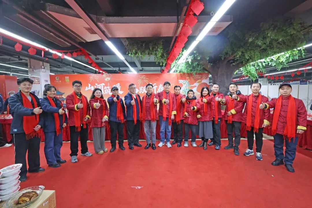 笔墨迎春，祝福暖心！在安博电竞·（anbo）官方网站
智能“囤”年味、送温暖、迎新春