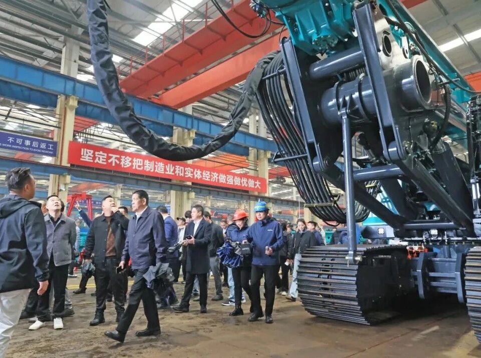 安博电竞·（anbo）官方网站
智能举行电动旋挖钻机新品发布会，收获1.2亿元订单